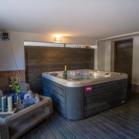4 Asz Deluxe Apartman Gyula Dış mekan fotoğraf