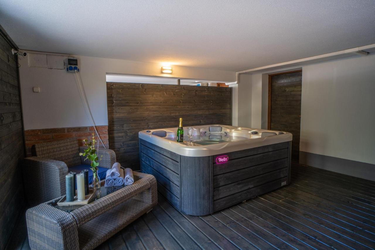 4 Asz Deluxe Apartman Gyula Dış mekan fotoğraf